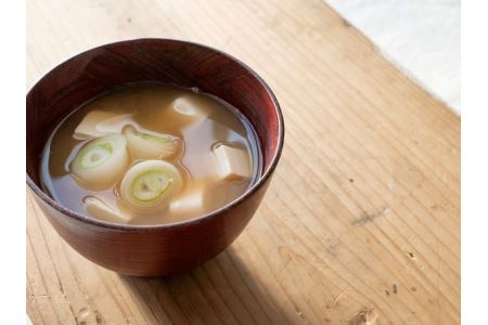 浜田港の鯛と鯵を丸ごと粉末にした栄養満点なふりかけだし「たいあじこ」【シーライフ】 煮干し 魚粉 万能調味料 魚介 汁物 茶碗蒸し だし 粉末 簡単 送料無料 カルシウム レシピ付き 【942】