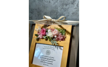 ブリザードフラワーのフォトフレーム（木製スタンドタイプ)【ピンク】