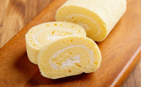 スフレロールケーキ 1本（18cm）・プリン大福 4個セット SRMJ109