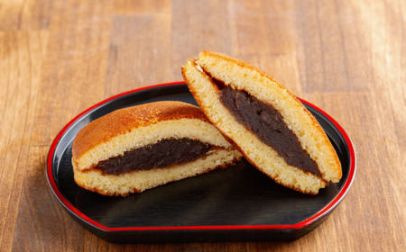 13種のスイーツ定期便【全12回】(チーズスフレ・どら焼き・アップルパイ・バスク風チーズ チョコレートケーキ・最中・ブランデーケーキ・白いプリン・スフレロール・プリン大福・氷花のまち・羊羹・レアチーズ) SRMJ111