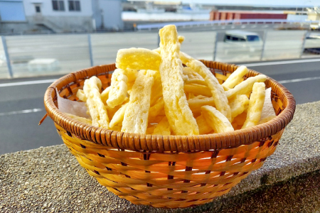 かまぼこ屋さんの大あなごチップス（50g×6袋セット）【スナック菓子 穴子 お魚チップス 和風チップス 50g入り 6袋 高タンパク 無添加 おやつ おつまみ お菓子 セット お取り寄せ グルメ 島根県】 