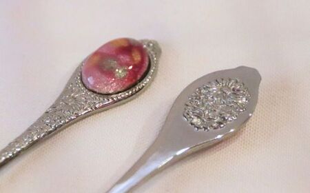 七宝焼きのティースプーン（ピンク系）【ティースプーン 5本 手作り スプーン コーヒー 紅茶 キッチン おしゃれ きれい ティータイム 記念品 ギフト プレゼント 贈り物 島根県 安来市】