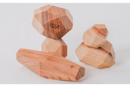 出雲玩具【 鉧 】杉～私たちの想いを込めた積み木～ | 島根県雲南市