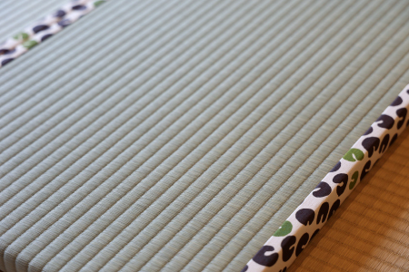 4分の1サイズの畳 コーヒー豆柄【畳 たたみ おしゃれ コンパクト 置き畳 壁掛け インテリア 数量限定 国産天然素材 和モダン 和風 和インテイリア 家具 マット 吸湿作用 ベビー T1/4=T-Quarter】