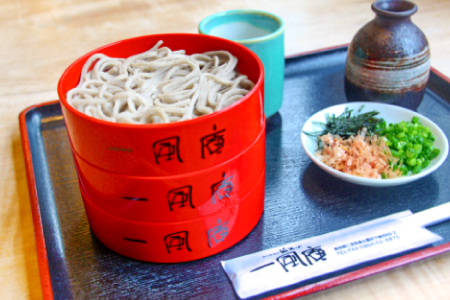 自家製粉手打ち急速冷凍生そば　3人前【生そば 3人前 そばつゆ付き セット 蕎麦 玄そば 出雲そば そば 国産 無添加 手打ち 打ち立て 冷凍配送 自家製 石臼挽き こだわり 人気 生麺 麺類 和食 食品 健康 美容 】