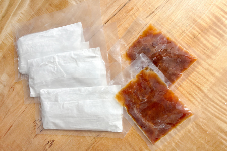 自家製粉手打ち急速冷凍生そば　3人前【生そば 3人前 そばつゆ付き セット 蕎麦 玄そば 出雲そば そば 国産 無添加 手打ち 打ち立て 冷凍配送 自家製 石臼挽き こだわり 人気 生麺 麺類 和食 食品 健康 美容 】