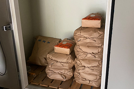 山間の清流を引き込んだ田んぼで作った「きぬむすめ玄米」5kg(令和7年)【1573255】