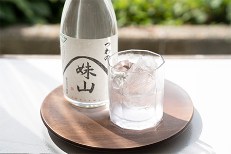 特産のとろりとしてねばりけのある里芋でつくった里芋焼酎【ミニ(300ml)×3本セット】【1341131】