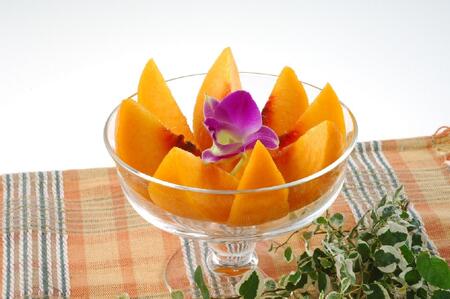 黄金桃（ご家庭用）約２kg（６～９玉入り）【2026年発送】