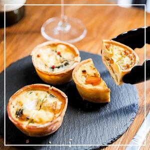 ［冷凍］ 米粉の キッシュ  3個入り 【 北木島の牡蠣白ワイン蒸し ×3 】 メメシルヴィのミニ キッシュ