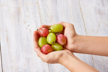 ぶどう 2026年 岡山市産 クイーンニーナ 粒・シャインマスカット 粒（カップ）セット各100g×6  渡邊農園