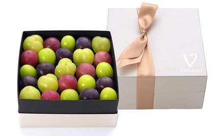 ぶどうの宝石箱『ヴェレゾンブランシュ』白い貼り箱・サテンリボン（ゴールド）750g（1房分）以上 岡山県産 果物 フルーツ 2023年 先行予約