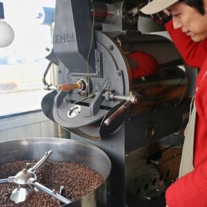 濃厚な甘味と香ばしい珈琲200g粉とコーヒーの焙煎機で煎ったアーモンド90g【1410041】