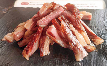 津山名物 いぶし銀の干し肉食べ比べ500g(モモ・ひわら) 津山に伝わる独自の文化で育った熟成肉【配送不可地域:離島】【1559959】