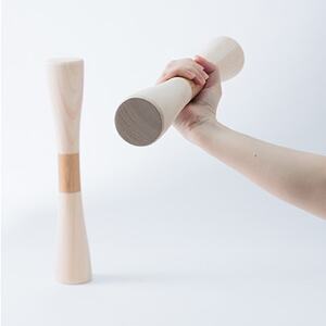 ぬくもりのある木製のダンベル【1433897】