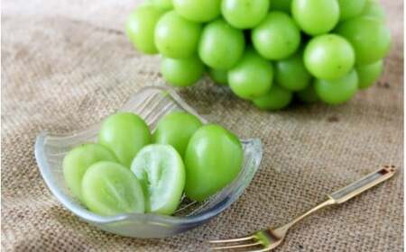 【ご家庭用】 しげちゃん農園の シャインマスカット「晴王」 1.4kg前後(2~3房入) 【shifarm002-02】