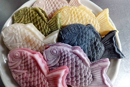 話題沸騰! 七色の”冷たい” たい焼き 七福鯛焼 _S107