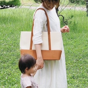 【AKIRAオリジナル】【マツコの知らない世界 で紹介されました!】 大きなトートバッグ メンズショルダータイプ 黒帆布×ライトベージュ A4対応 大きい 大容量 軽量 軽い 横型 日本製 キャンバス 肩掛け 通勤 通学 上質 カジュアル オシャレ レディース 男女兼用 カバン 鞄 バック