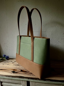 【AKIRAオリジナル】【マツコの知らない世界 で紹介されました！】大きなトートバッグ メンズショルダータイプ カーキ帆布×茶色 A4対応 大きい 大容量 軽量 軽い 横型 日本製 キャンバス 肩掛け 通勤 通学 上質 カジュアル オシャレ シンプル レディース 男女兼用 カバン 鞄 バック