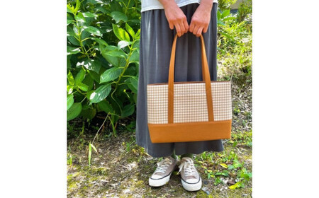 【 AKIRA オリジナル】【 マツコの知らない世界 で紹介されました！】職人手作り 中型スリムトートバッグ 黒×ライトベージュ帆布 軽量 軽い 日本製 キャンバス 帆布 横型 肩掛け 通勤 通学 大容量 上質 カジュアル オシャレ レディース カバン 鞄 バック