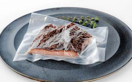 【持ち運べるステーキ】奈義和牛の旨味が凝縮された ゴロッと奈義ビーフジャーキー ブロック 100g×3パック【業務用・家庭用】 ビーフジャーキー 牛肉 牛 肉 お肉 おつまみ 岡山県 奈義町