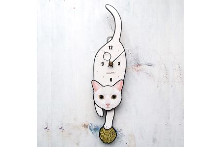 白猫(黄目)-猫の振り子時計 （手に持たせるものを15種類の中から選べる）C-CC-063A