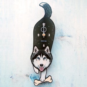 シベリアンハスキー-犬の振り子時計 （手に持たせるものを15種類の中から選べる）C-CD-154A