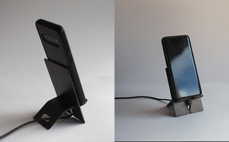 鍛鉄のスマホスタンド ミニマルでおしゃれ・重厚なアイアン製 卓上スマートフォン スタンド E-ms-A40A