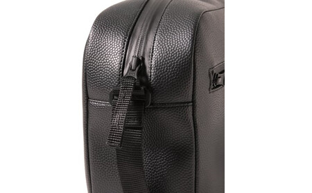 \年内発送/ショルダーバッグ/ ブラック E126