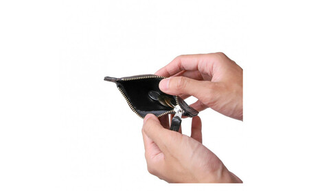 \年内発送/パスケース栃木レザーWコガシ/黒 L011