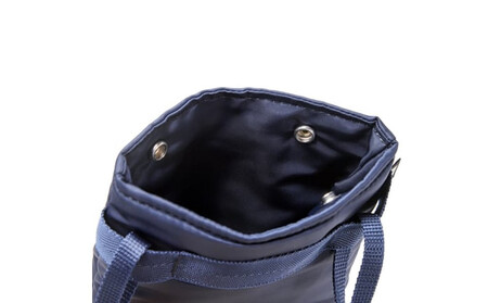 ＼年内発送／バーティカルサコッシュ  MA-1/ネイビー F021