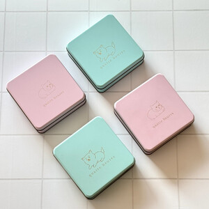 犬のクッキー缶