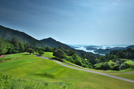 呉カントリークラブ 1名様招待券 土日祝日用 ラウンド ラウンドプレー ゴルフ場 ゴルフ プレー カントリークラブ スループレー チケット 広島県 呉市 ku152-002-r
