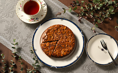 (15cmホールケーキ)アーモンドキャラメルチョコケーキ【思いやり返礼品】