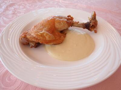 【ナティーク城山】骨付鶏もも肉のコンフィ