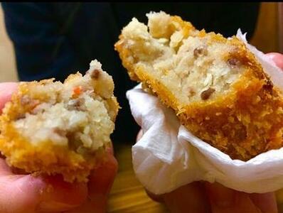 【崎本精肉店】尾道の老舗お肉屋さんの手作りコロッケ10個&瀬戸内豚のトンカツ3枚入り!