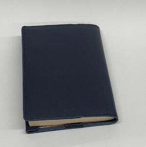 革工房いんのしま山羊革(ゴート)ブックカバー文庫本サイズ(色:紺)