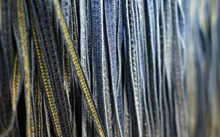 デニム加工職人の手仕事から生まれた『デニムループ クッション』(Ｃ淡色切り替え) [BADK004]