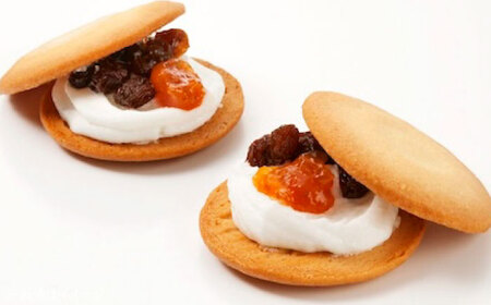 杏とラムレーズンサンド菓子 10個入り [BAFL003] お菓子