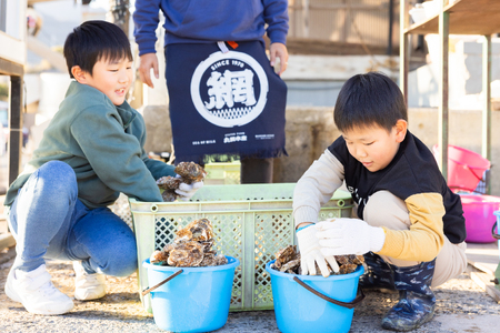 広島県大竹市玖波産 カキ小屋くばおうお食事券＜60分食べ放題＋バケツ詰め放題＞1名様｜広島県 広島 広島牡蠣 大竹市 玖波 牡蠣小屋 食事券 ギフト ギフトチケット くばおう 牡蠣詰め放題 牡蠣食べ放題 [2381]