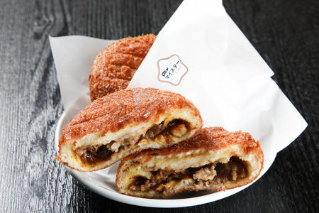 お肉屋さんがつくった和牛カレーパンとガリバタカレーパン６個セット