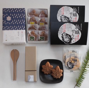 宮島ぶちえ～もん　５点セット（もみじ饅頭2箱、牡蠣まるごとせんべい2箱、杓子１個）