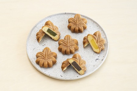 宮島ぶちえ～もん　５点セット（もみじ饅頭2箱、牡蠣まるごとせんべい2箱、杓子１個）