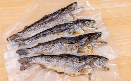 安芸高田 滝ヶ谷 やまめ やわらか炭火焼き （4尾入り） 骨まで 柔らかい 魚 川魚 おかず つまみ