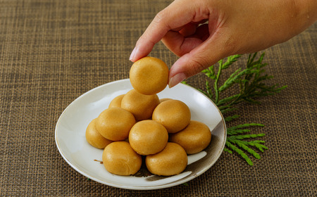 献上銘菓「利休さん」キャラメルマキアート餡 24個入＜吹上堂＞ BC03-FN