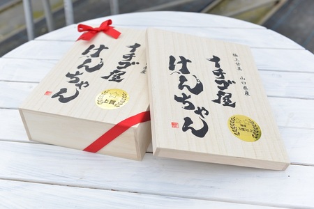 D326 イチゴ屋けんちゃん高糖度桐箱　いちご