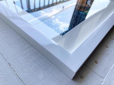 明るい形の気球の町の工場〔複製画(A4サイズ)〕(額付き)絵:徳原望