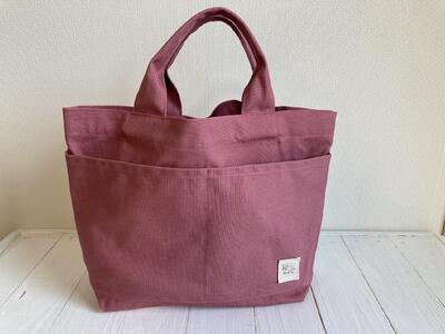 「ここで少し休むのもいいな。」ミニトート【スモークピンク】