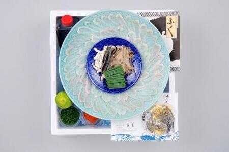 ★最高級天然とらふぐの刺身セット(2~3人前)【配達不可地域有】