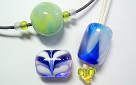 きららガラス未来館 ガラス体験チケット 硝子 吹きガラス サンドキャスト エナメル絵付け サンドブラスト ジェルキャンドル とんぼ玉制作 ガラスアクセサリー 万華鏡制作 体験 チケット きららガラス未来館 F6L-046